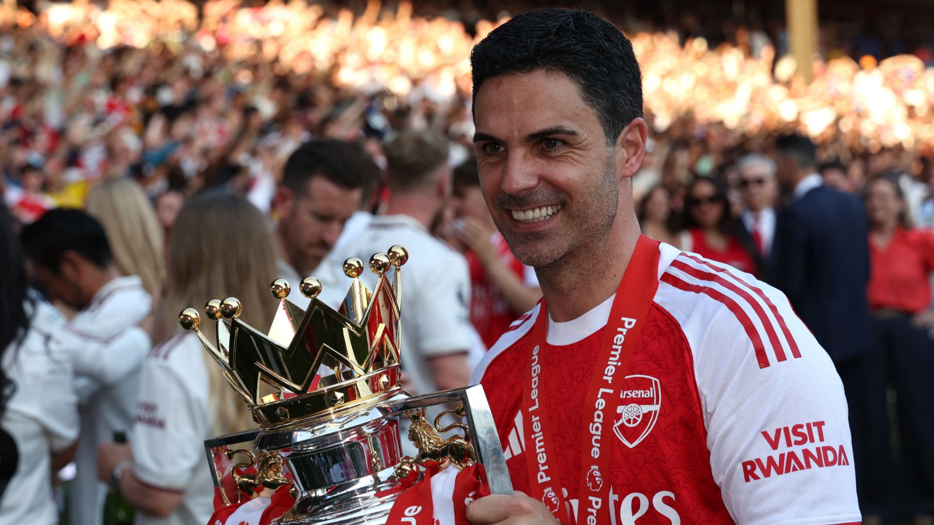 Mikel Arteta Premier League trophy Arsenal 2025-26