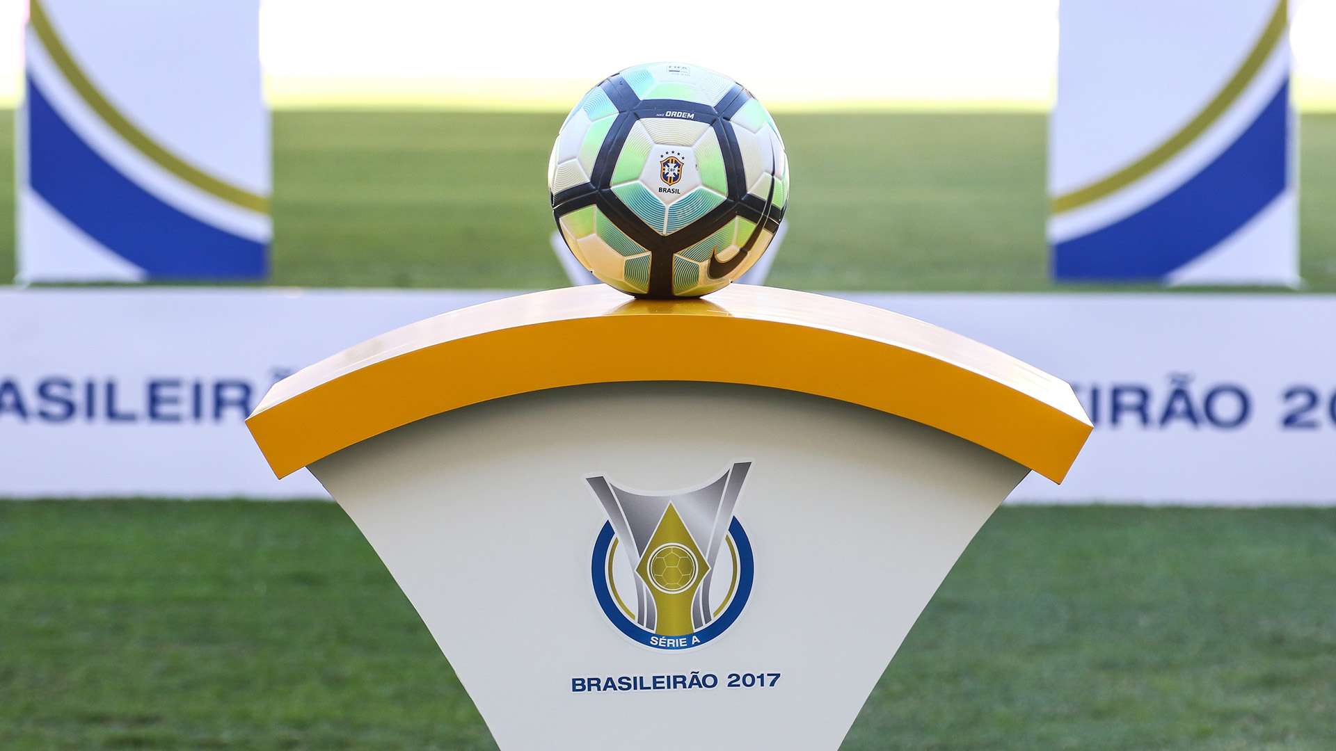 Bola e logo Brasileirao Serie A 13052017