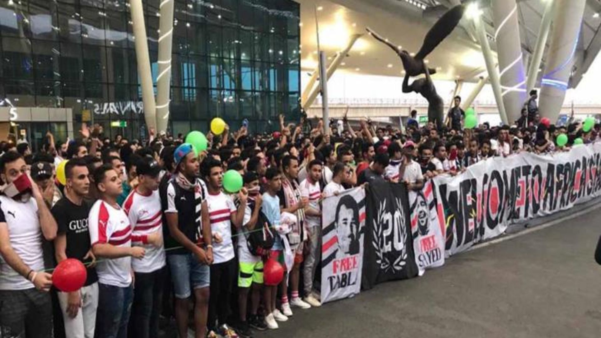 جمهور الزمالك في مطار القاهرة