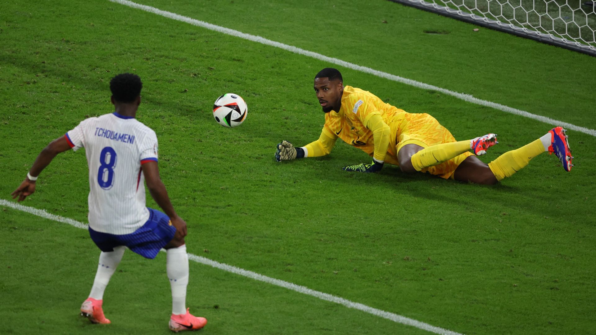 Mike Maignan Portugal France Euro 2024 05072024