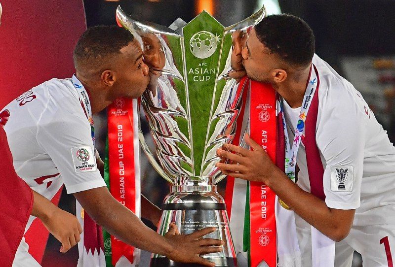 احتفال منتخب قطر بكأس آسيا