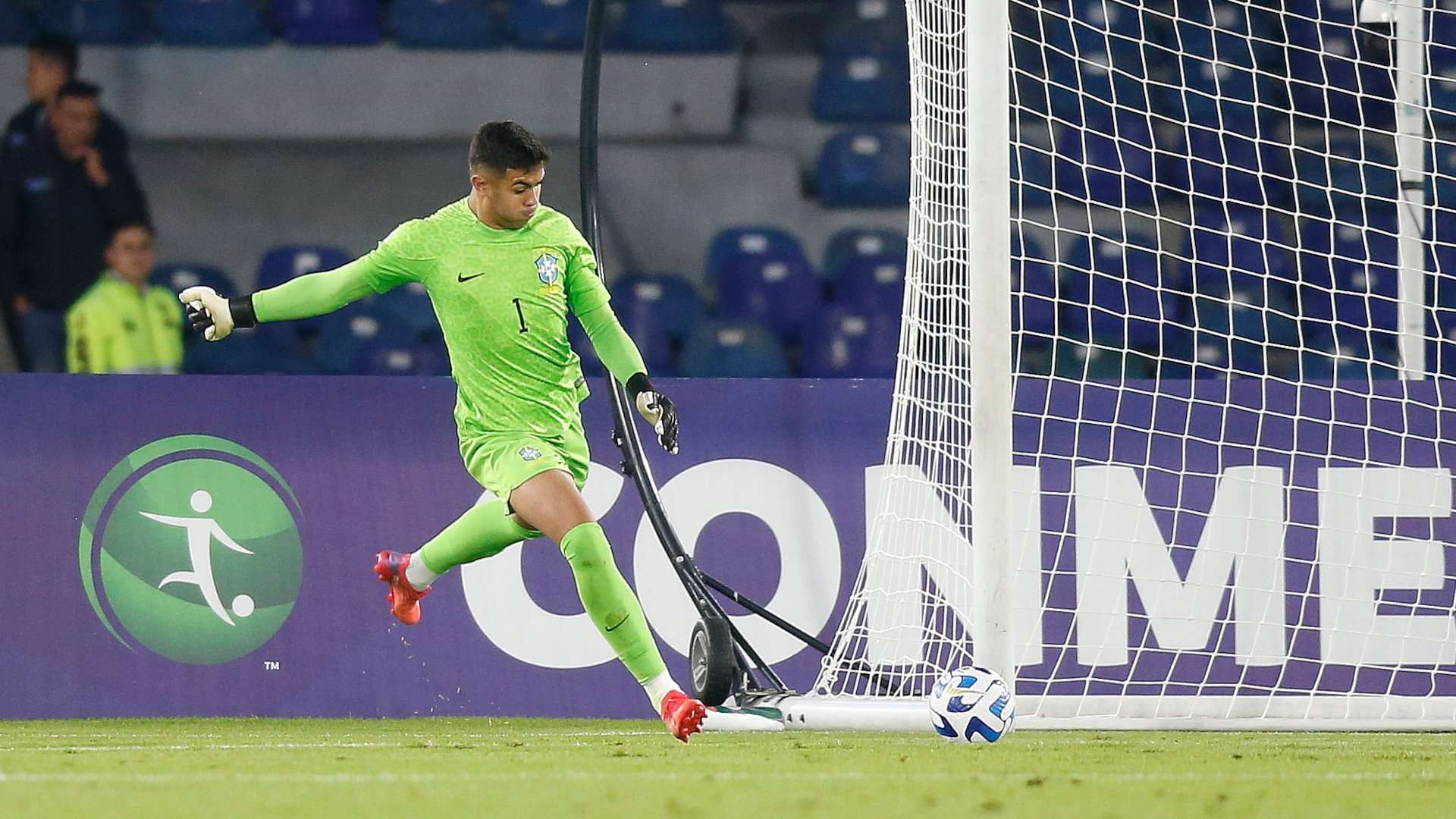 Mycael, goleiro da seleção brasileira sub-20, durante o Sul-Americano sub-20 2023
