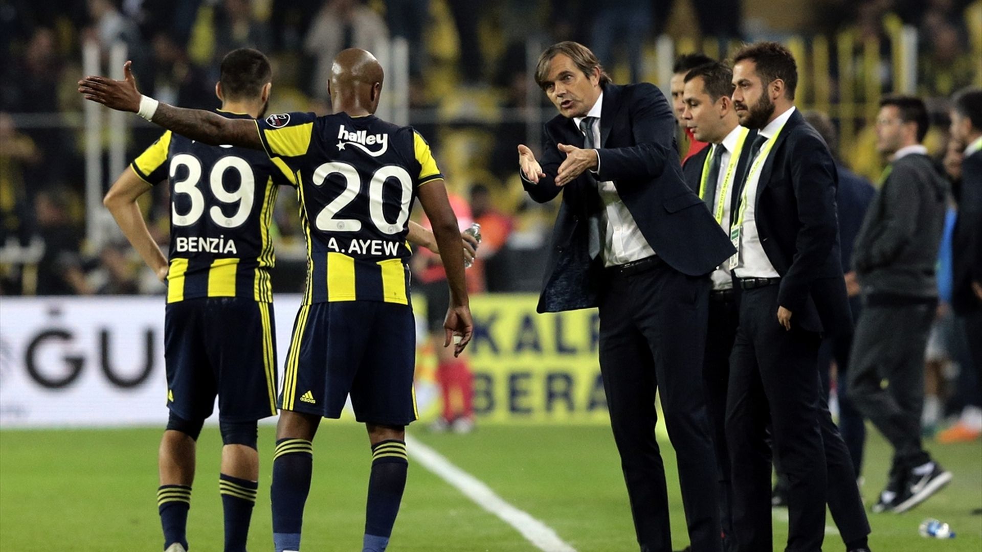 Yassine Benzia Andre Ayew Phillip Cocu Fenerbahce 10282018