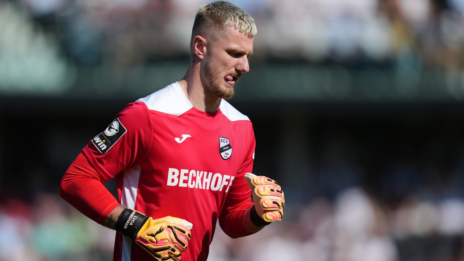 Luca Unbehaun of SC Verl looks