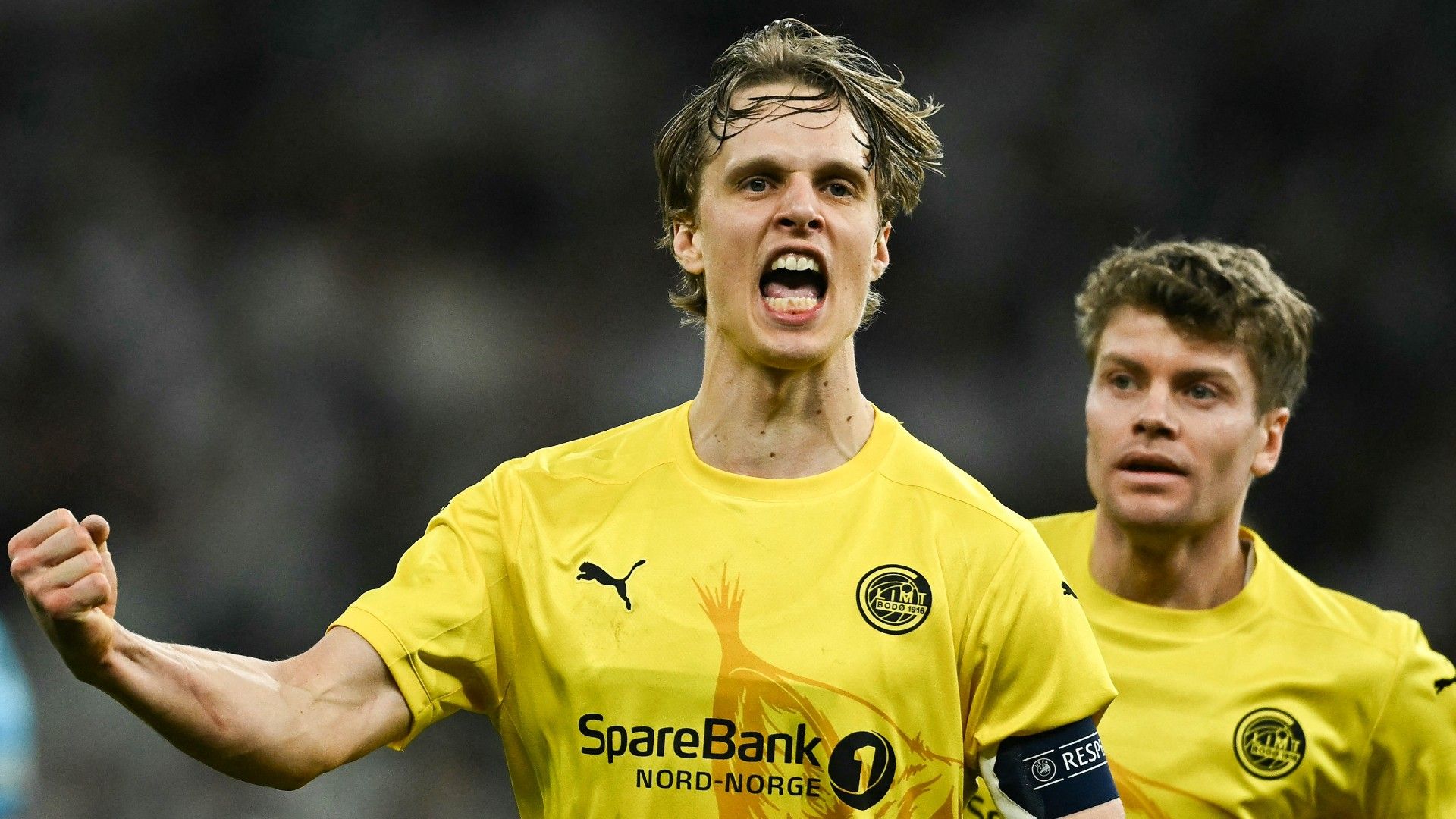  Bodoe Glimt's Norwegian midfielder #14 Ulrik Saltnes (C) celebrates