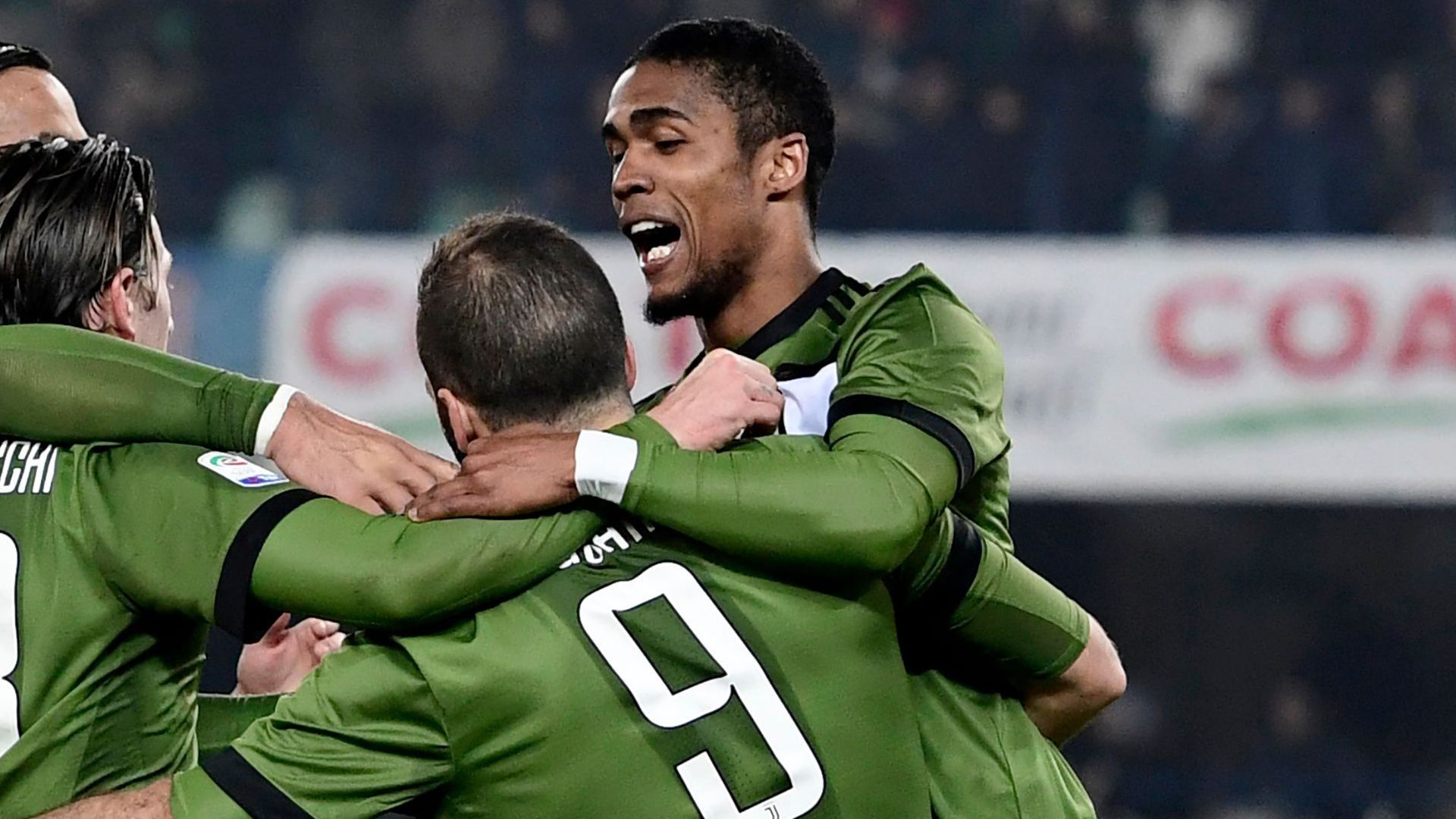 Douglas Costa Chievo Juventus