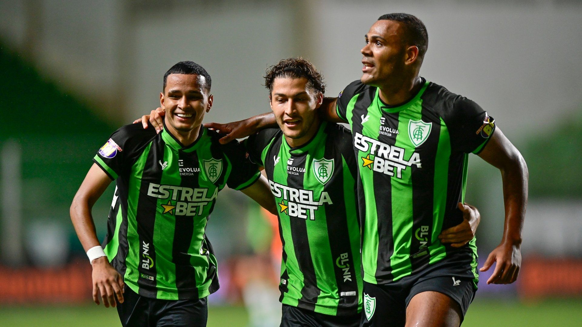 Jogadores do América-MG comemoram gol contra o Nova Iguaçu, pela terceira fase da Copa do Brasil 2023, 26/04/2023