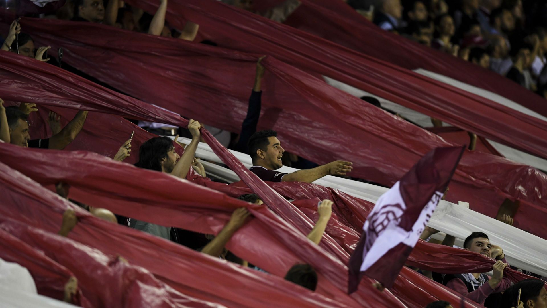 Hinchada Lanus River Plate Copa Libertadores