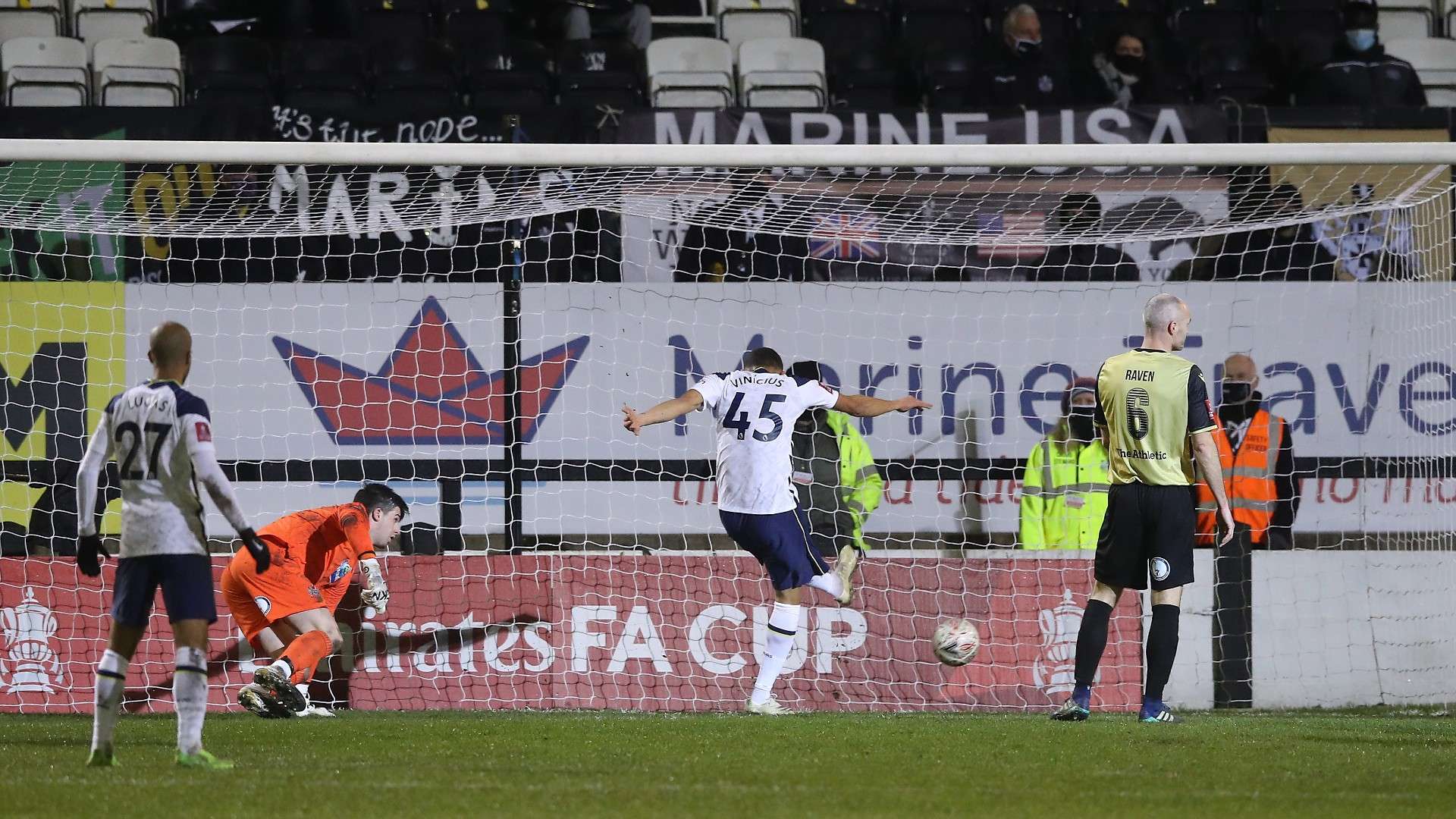 Carlos Vinicius Marine Tottenham 2021