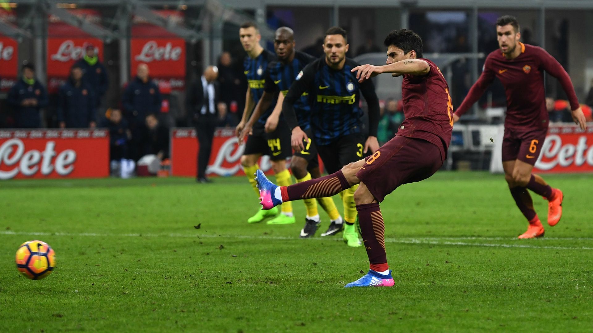 Diego Perotti scoring on penalty Inter Roma Serie A 26022017
