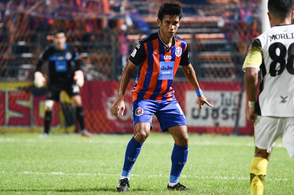 อดิศร แดงเรือง