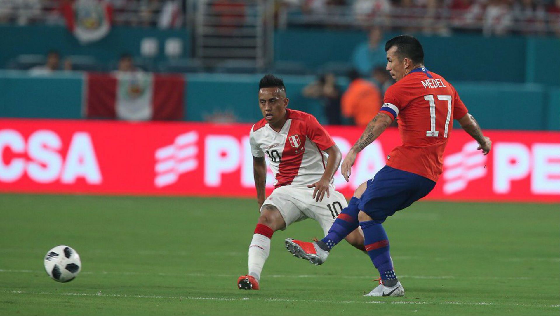 121018 Christian Cueva Gary Medel Perú Chile