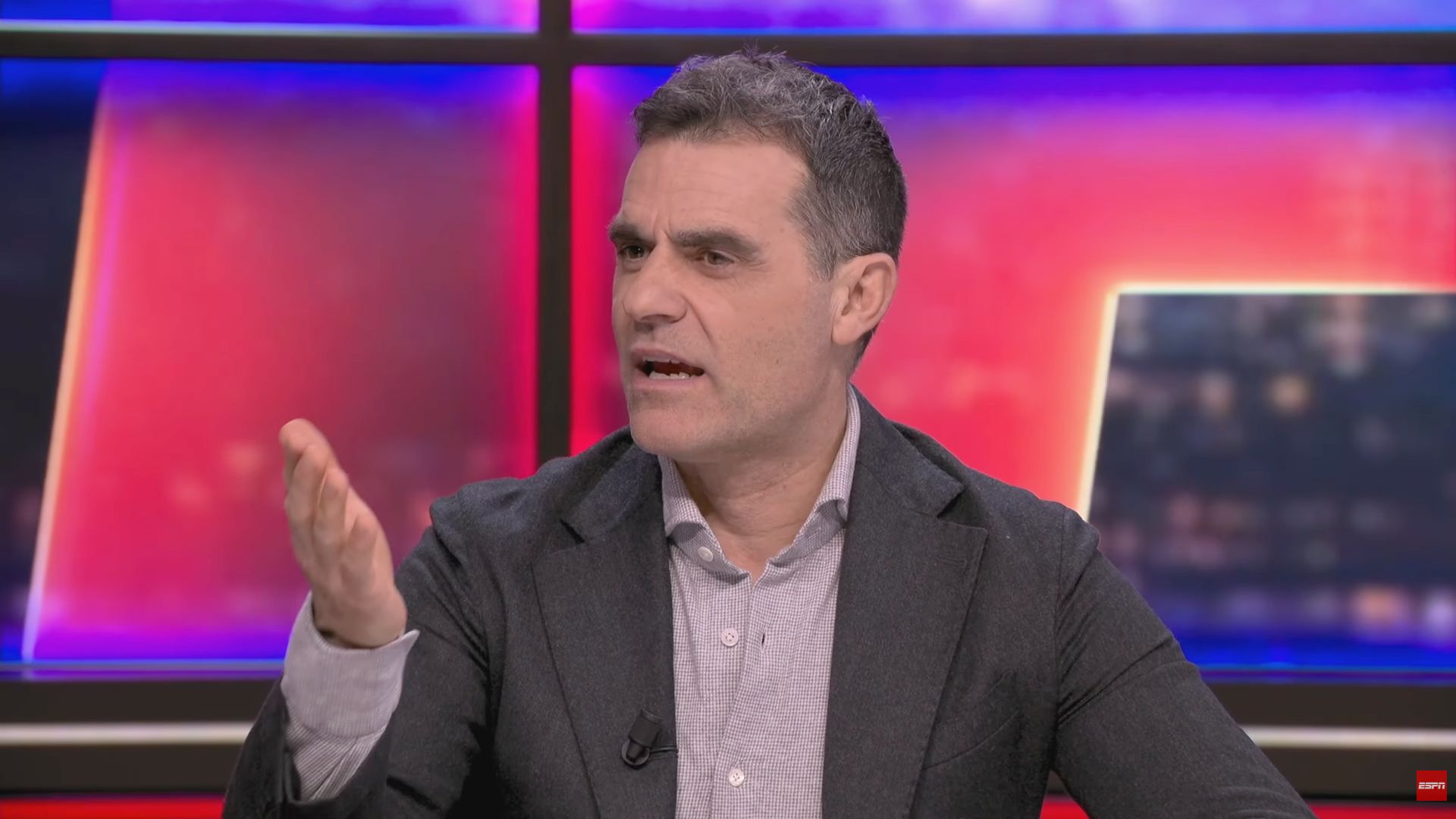 Perez lashes out at Feyenoord player: 'This is professional football ...