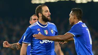 Gonzalo Higuain Alex Sandro Napoli Juventus