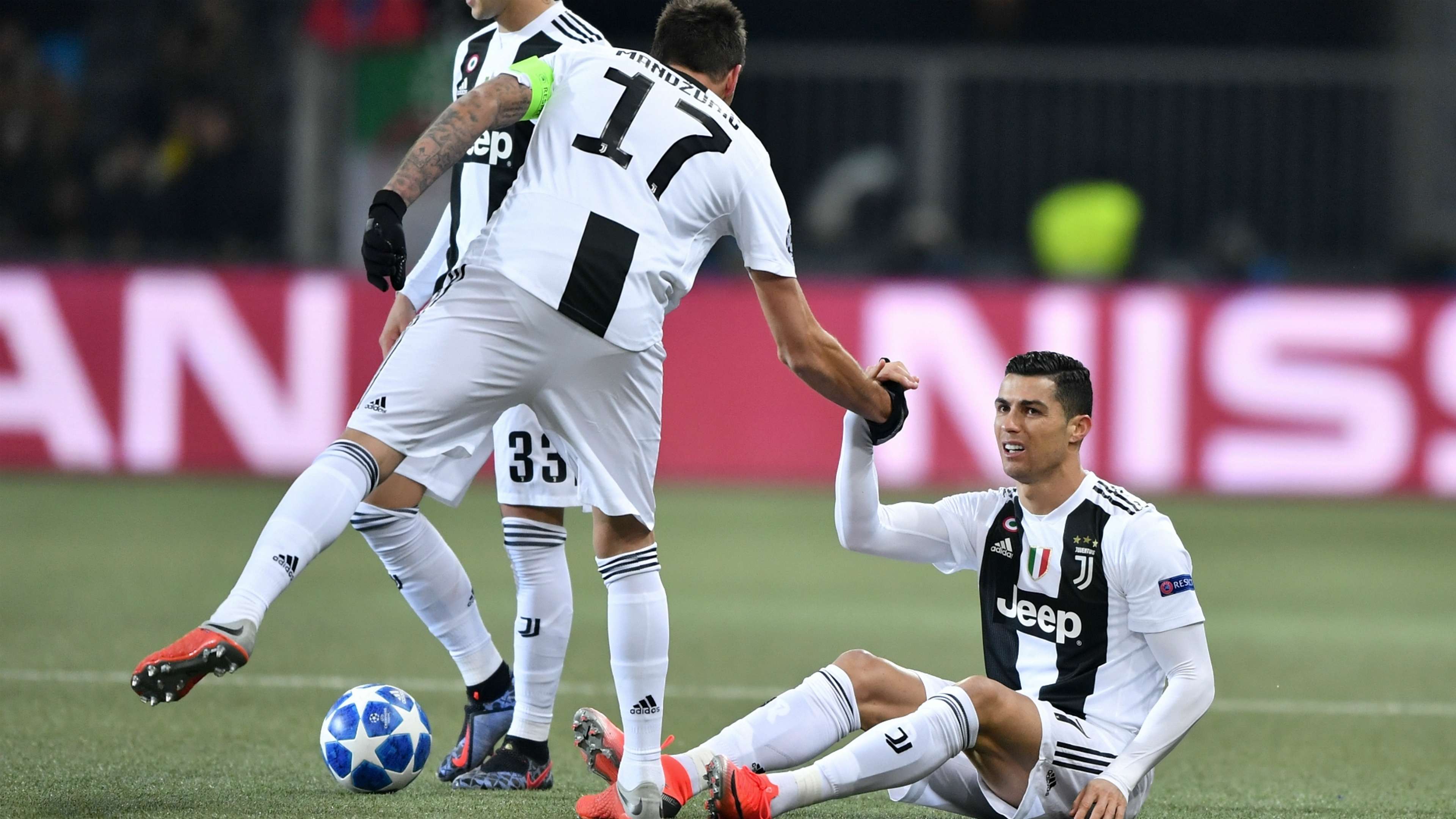 Mario Mandzukic Cristiano Ronaldo Young Boys Juventus Champions League