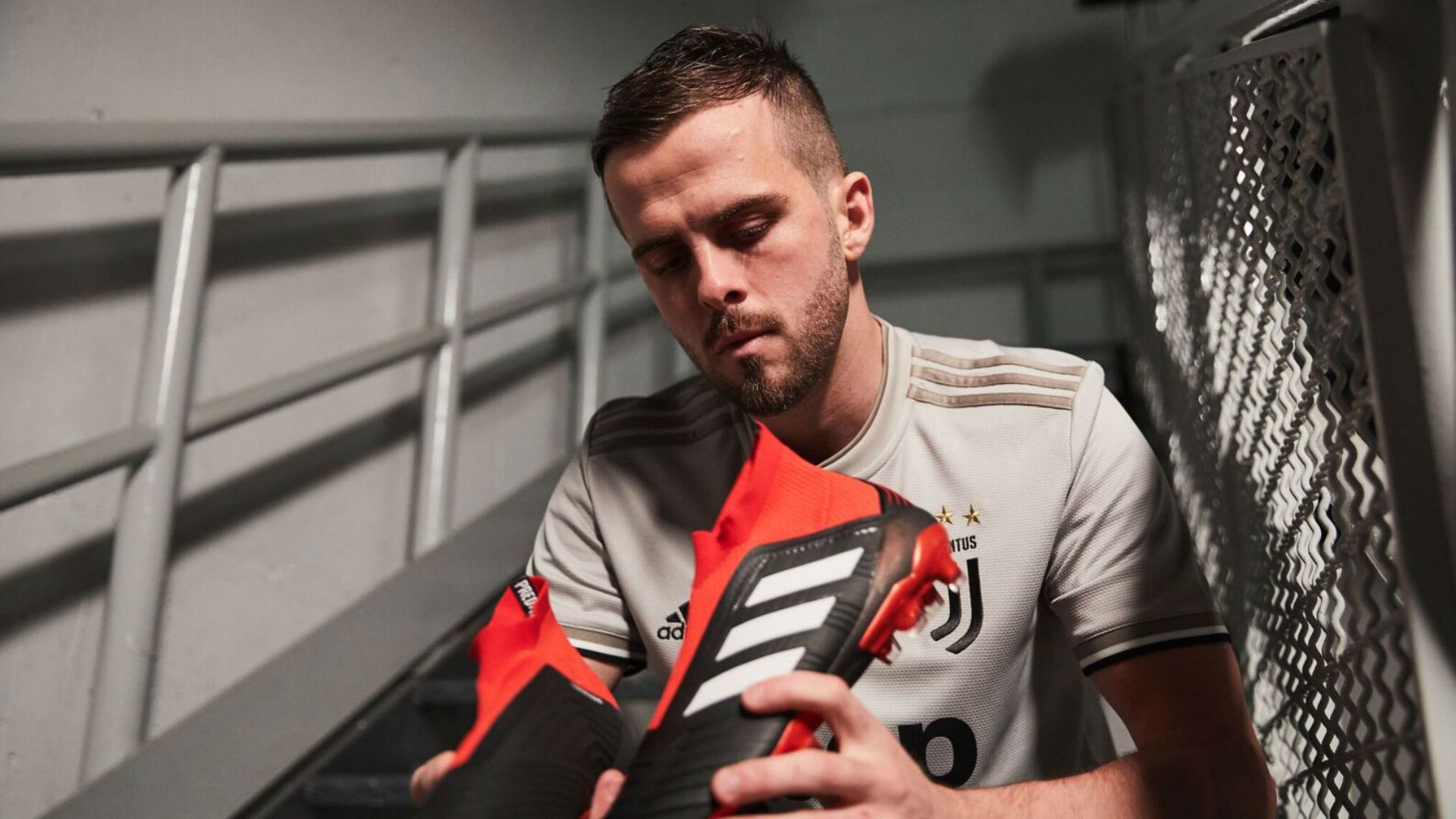 Juventus away kit 2018-19 Miralem Pjanic