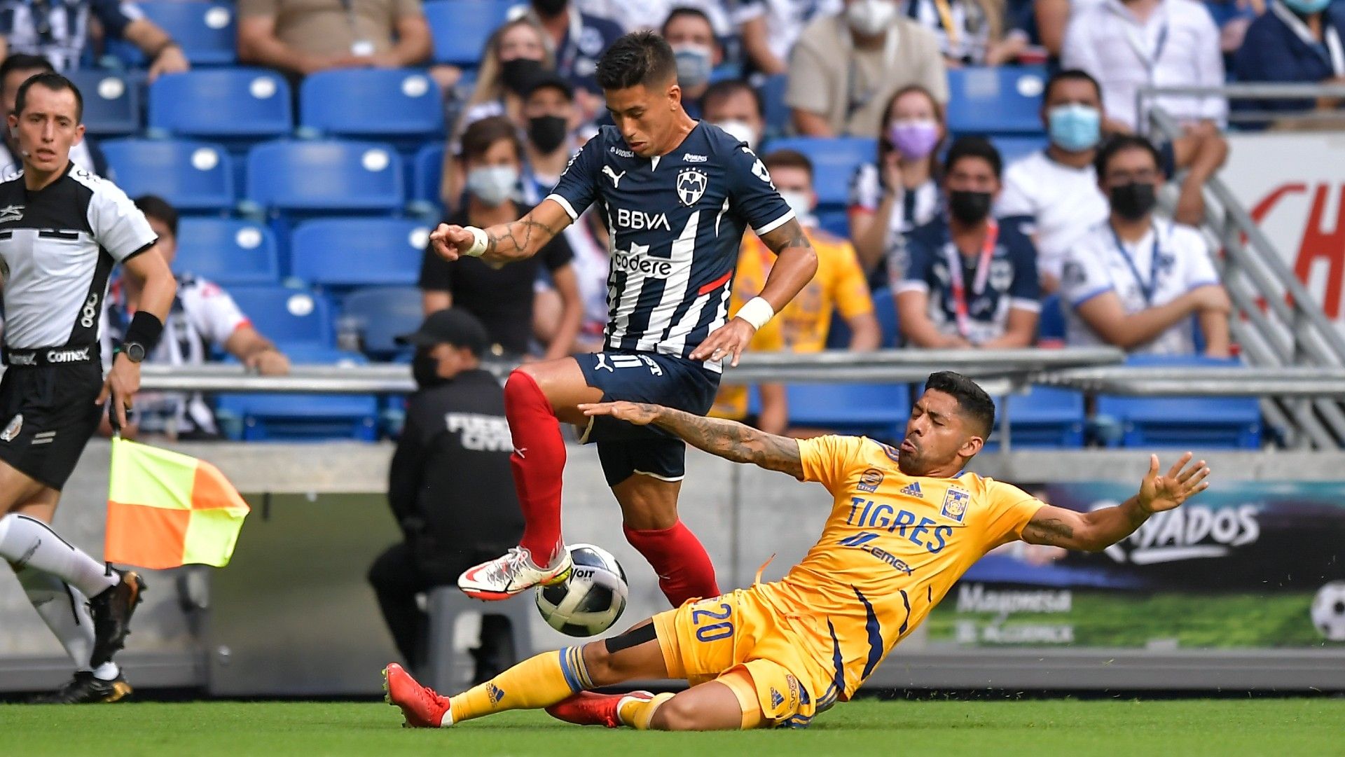 Monterrey Tigres Maxi Meza Javier Aquino