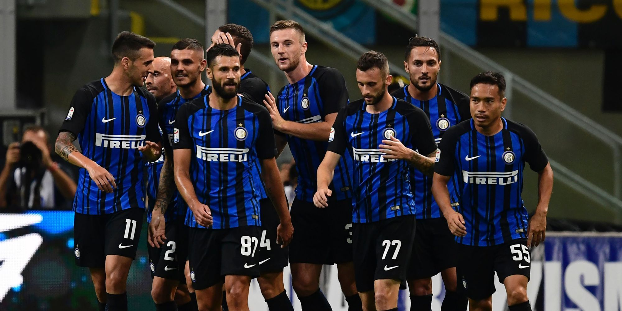 Inter players celebrating Inter Fiorentina Serie A