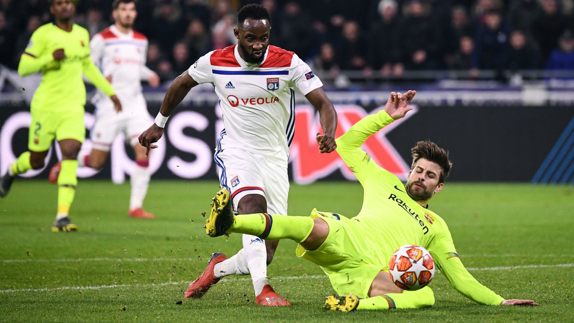 PIQUE LYON BARCELONA CHAMPIONS LEAGUE