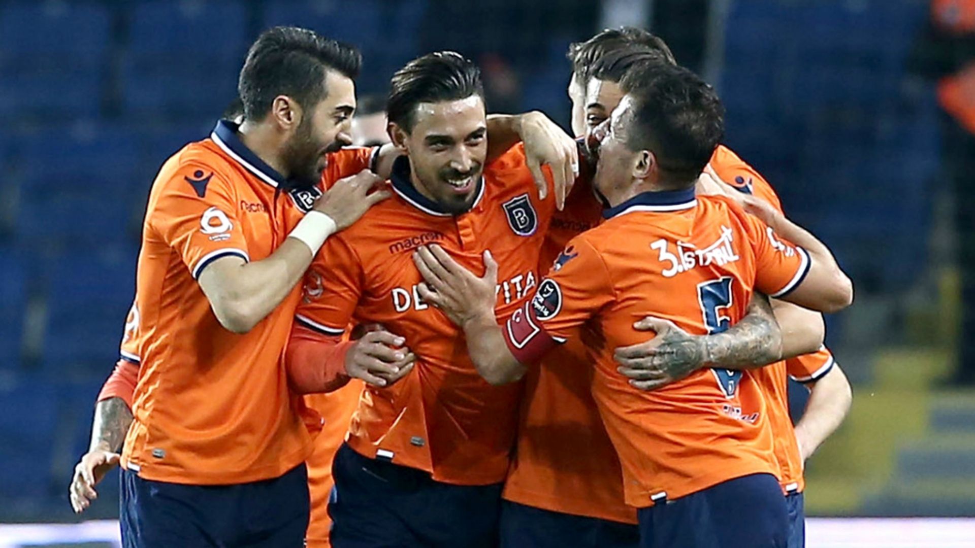 Irfan Can Kahveci Basaksehir Galatasaray