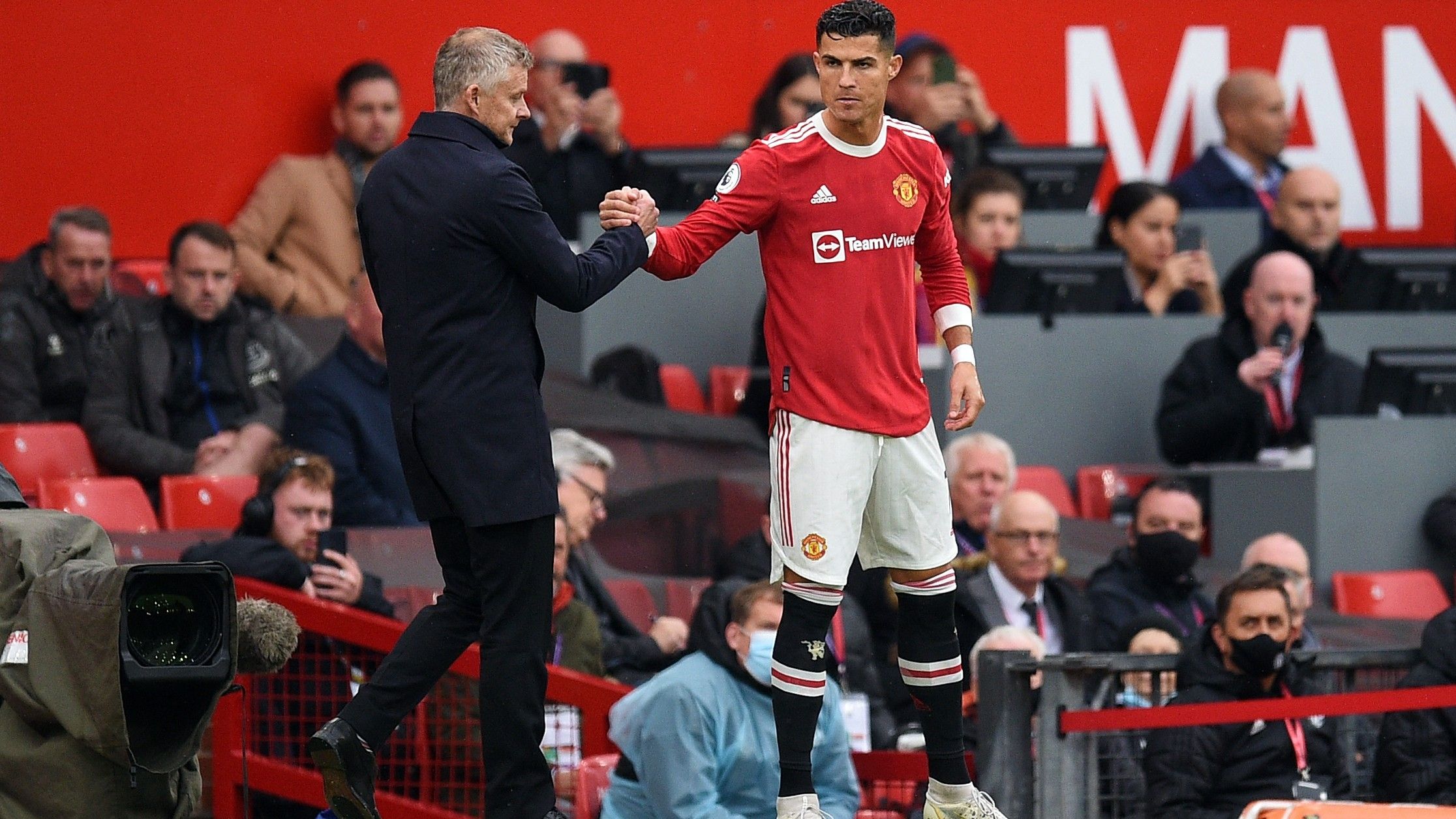 manchester-united-ronaldo-solskjaerfFerguson-202110160730