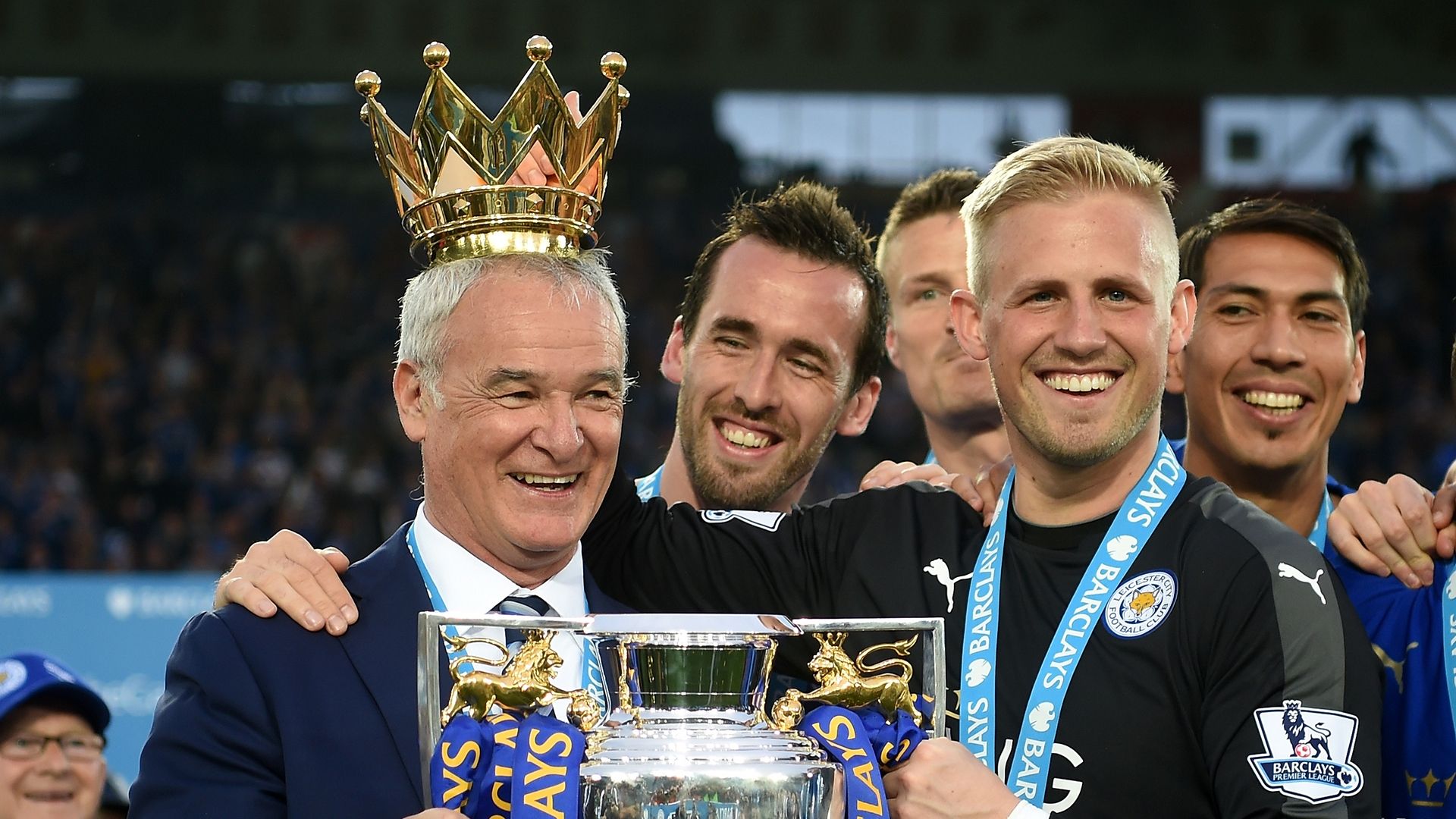 Claudio Ranieri Premier League trophy 2015-16