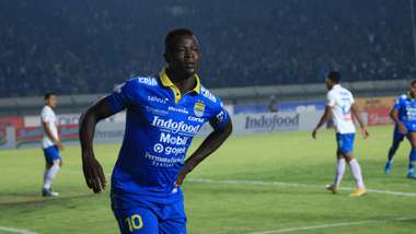 Ezechiel Ndouassel Persib Bandung