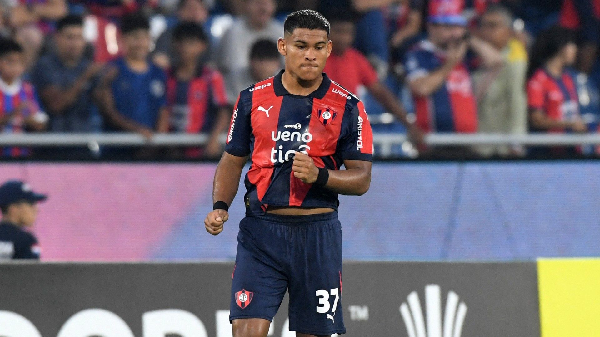 Diego Leon-Cerro Porteno-manchester united-transfer-2025