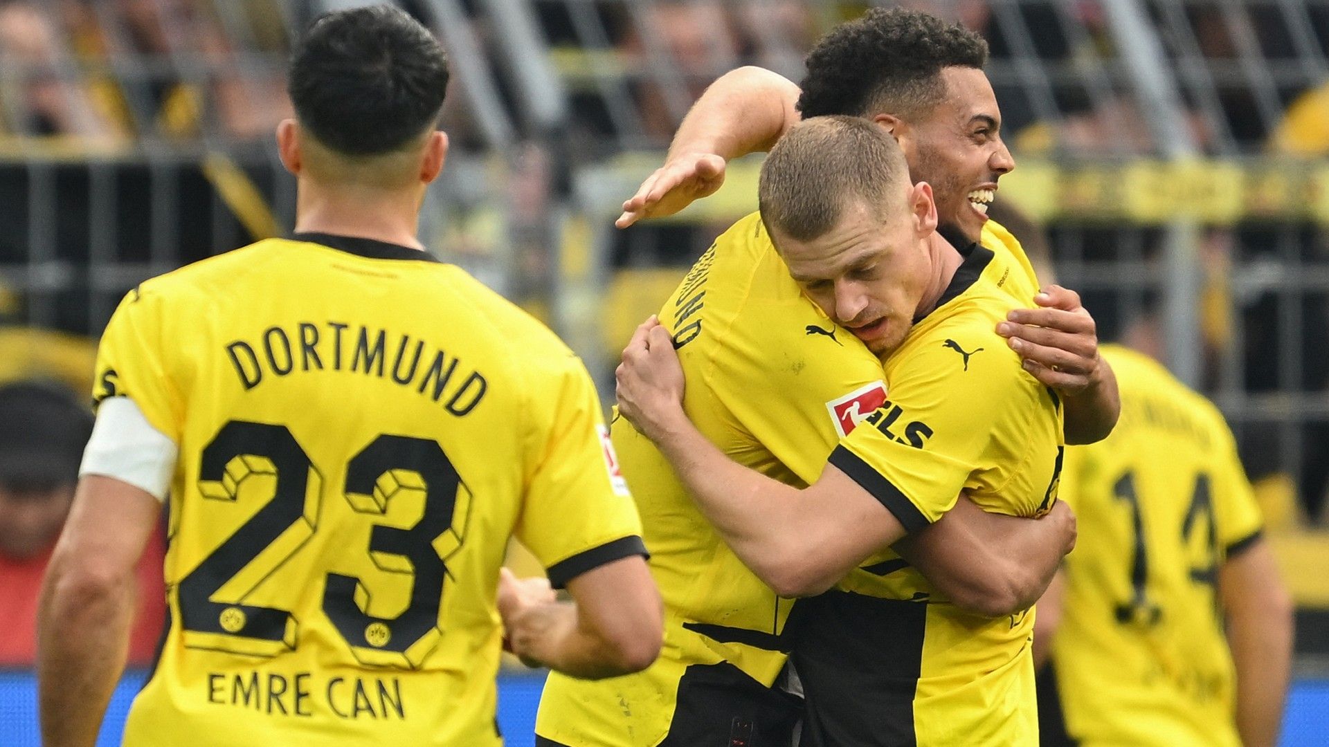 Dortmund's Norwegian defender #26 Julian Ryerson (R) #08 Felix Nmecha