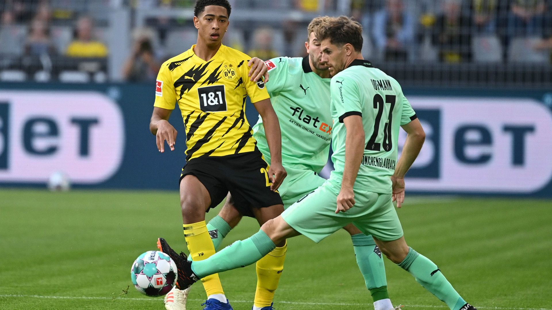 JUDE BELLINGHAM BORUSSIA DORTMUND JONAS HOFMANN BORUSSIA MÖNCHENGLADBACH GERMAN BUNDESLIGA 19092020