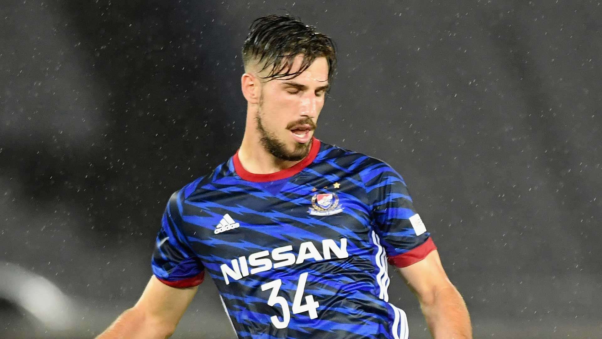 2017-08-23-marinos-Milos Degenek