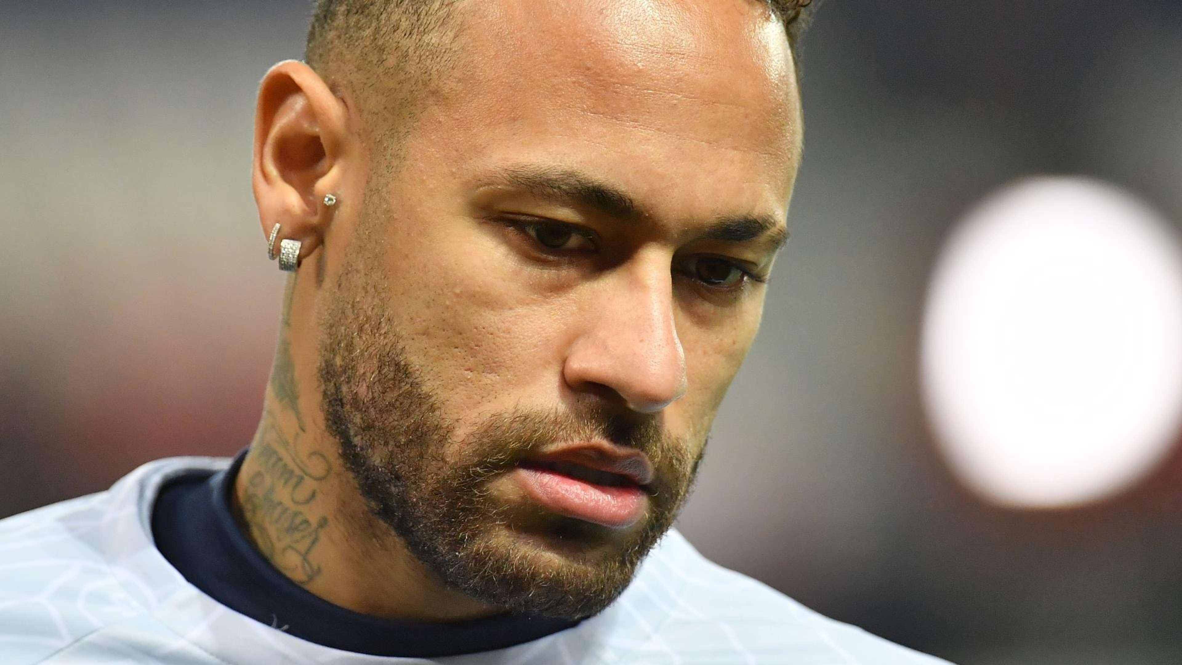 Neymar antes de partida pelo PSG, temporada 2022/23