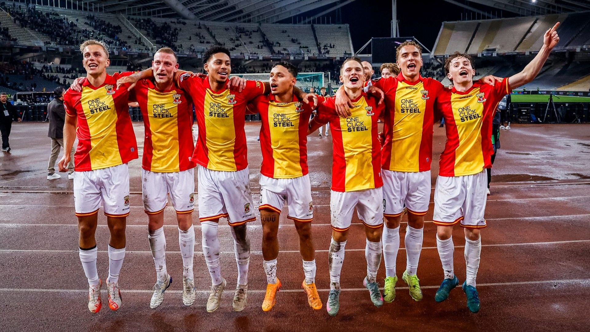 Dean James Selebrasi Go Ahead Eagles