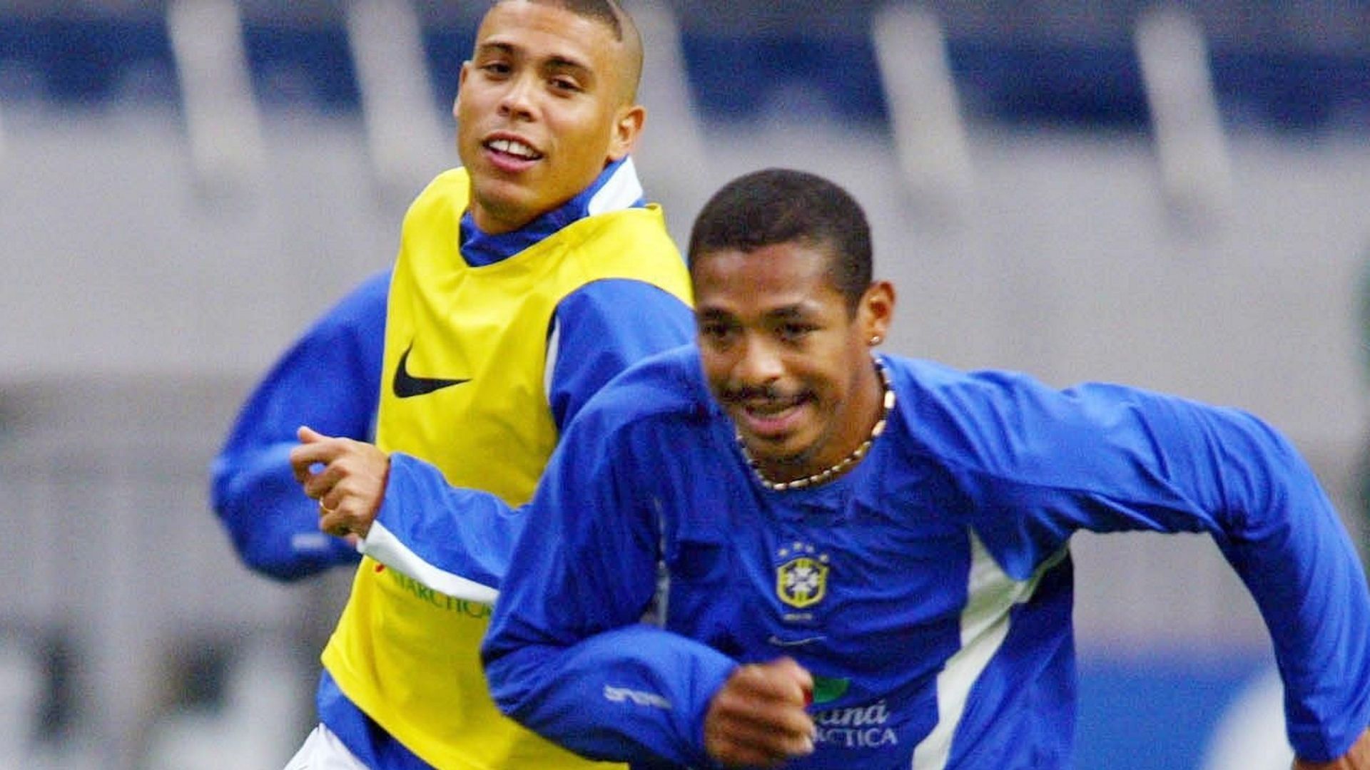 Vampeta Ronaldo Nazario Brazil 2002