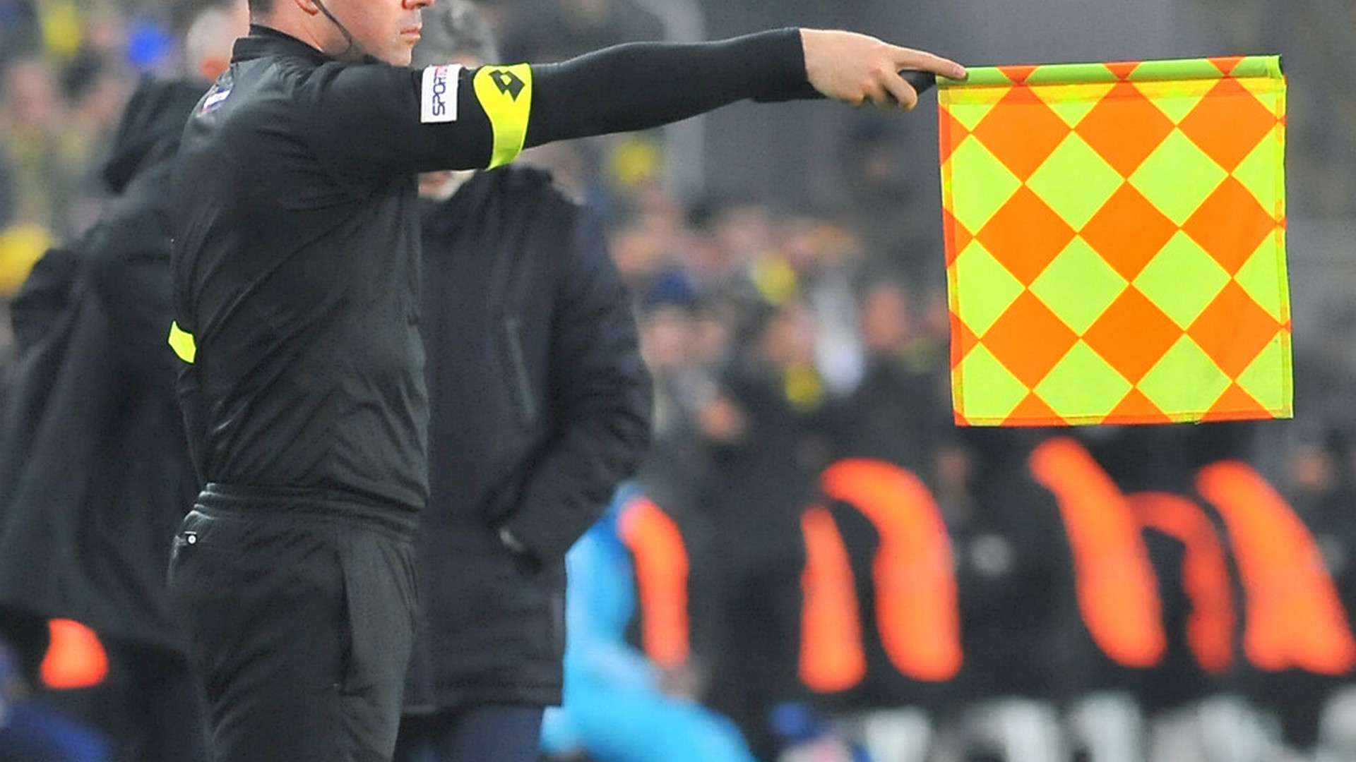 hakem ofsayt bayrağı