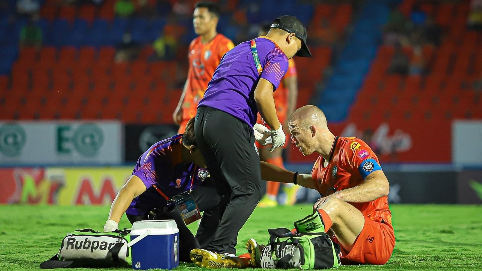 ชาลี คลัฟ