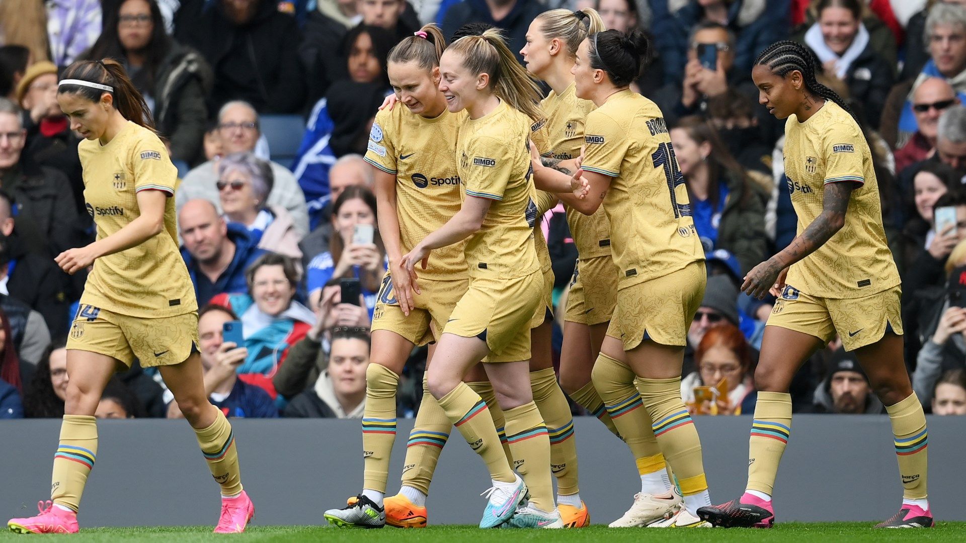 Barcelona celebrating Caroline Graham Hansen goal in UWCL