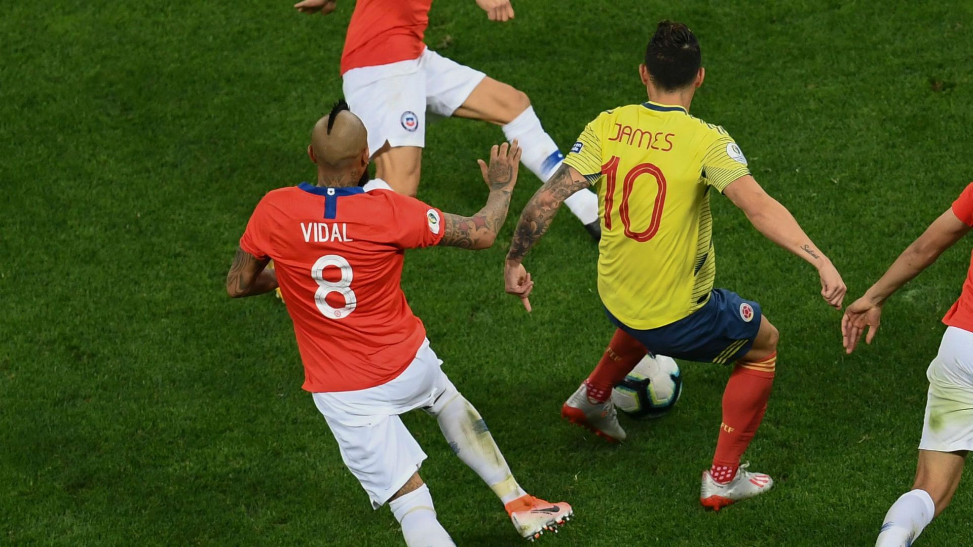 280619 Colombia Chile James Rodríguez Arturo Vidal