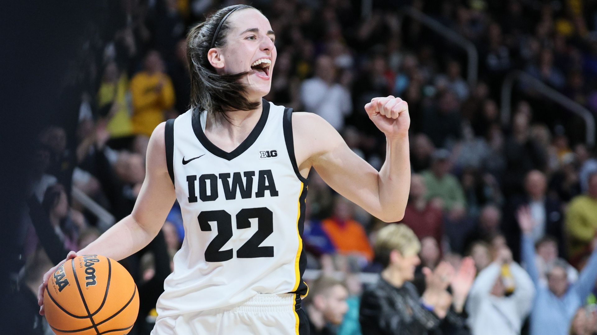 Caitlin Clark #22 of the Iowa Hawkeyes 