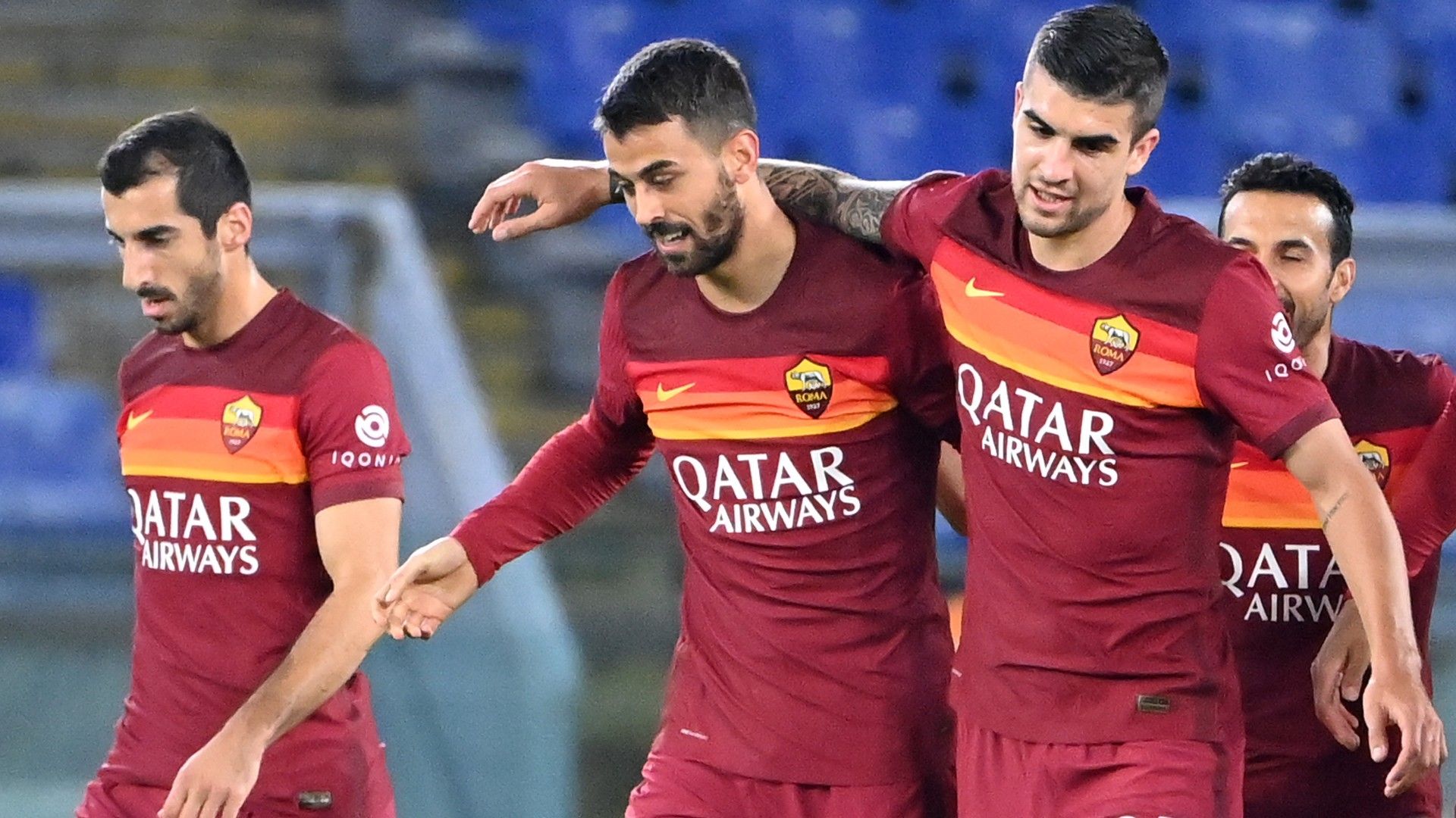 Roma celebrates goal against Fiorentina