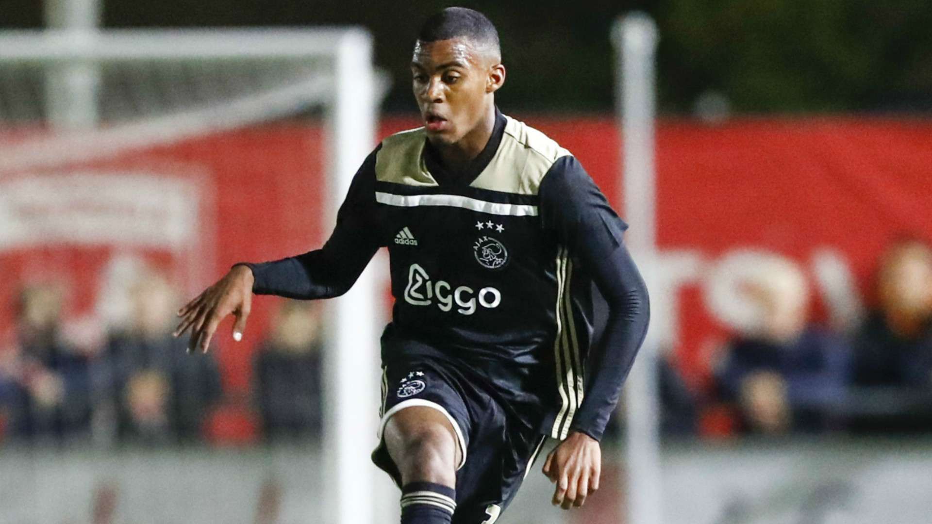 Ryan Gravenberch Ajax 2018-19