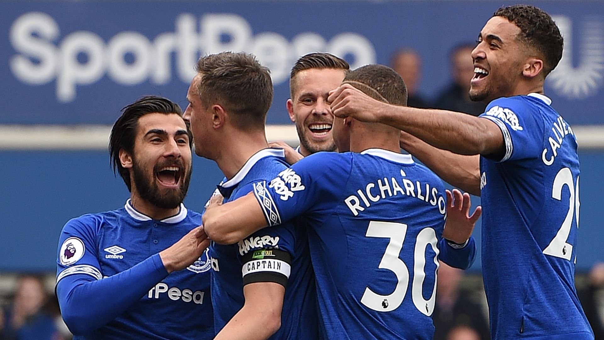 Everton celebrate Phil Jagielka's goal vs Arsenal, Premier League, 2018-19