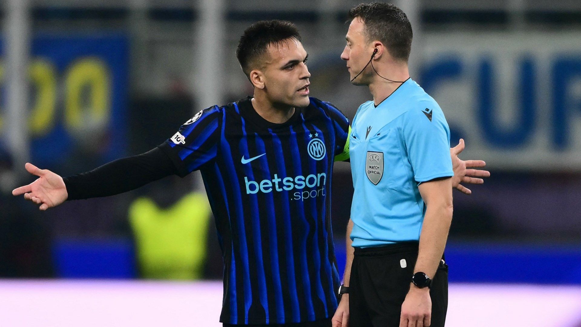 Lautaro Martinez proteste