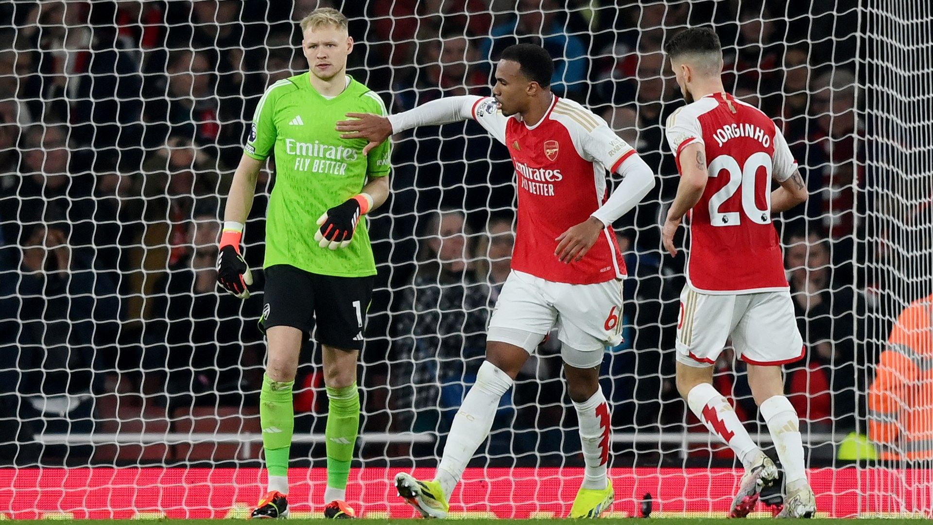 Aaron Ramsdale dejected Arsenal 2023-24