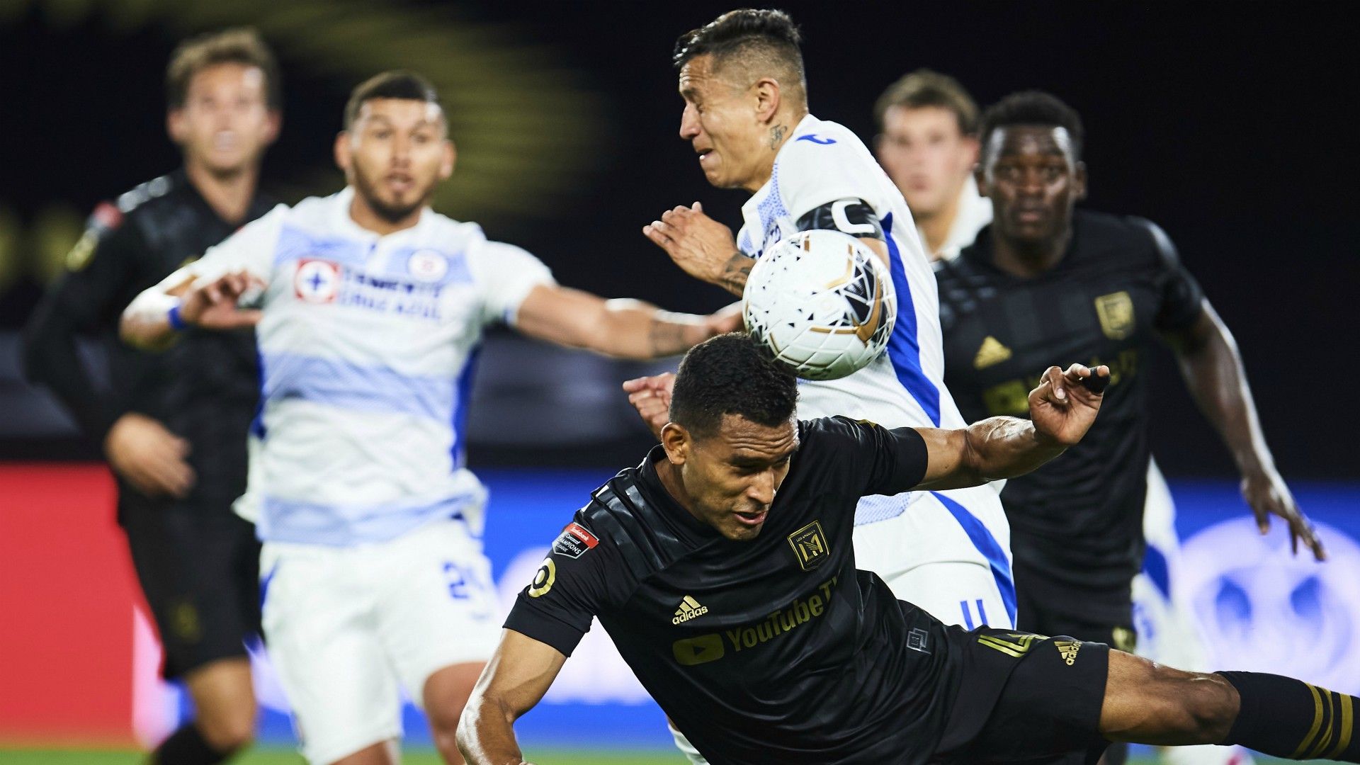 Eddie Segura Julio César Domínguez LAFC vs Cruz Azul