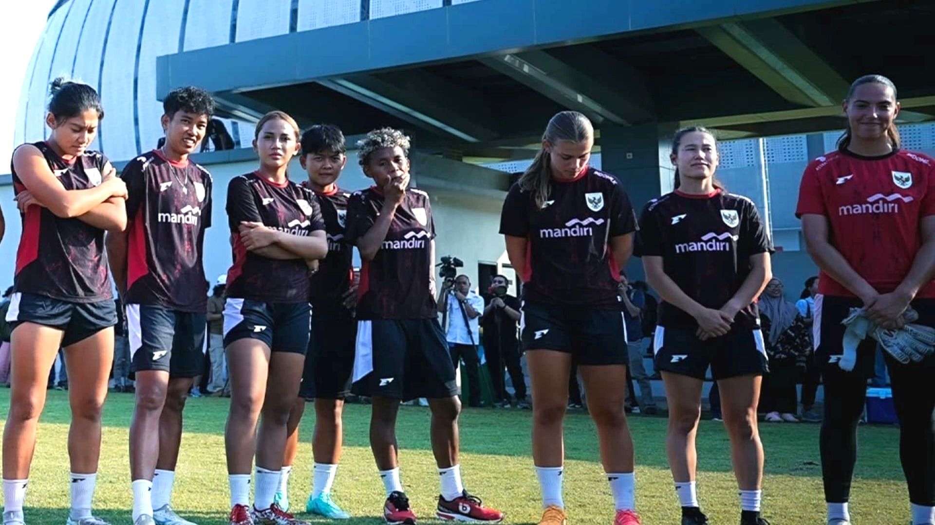 Latihan Timnas Wanita Indonesia
