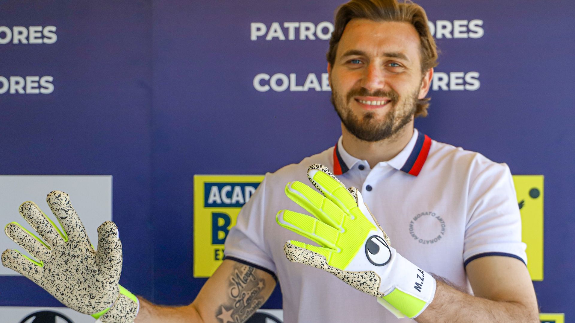 Dimitrievski, portero del Rayo Vallecano y de Macedonia, durante el acto de presentación de la escuela de porteros del Rayo Majadahonda
