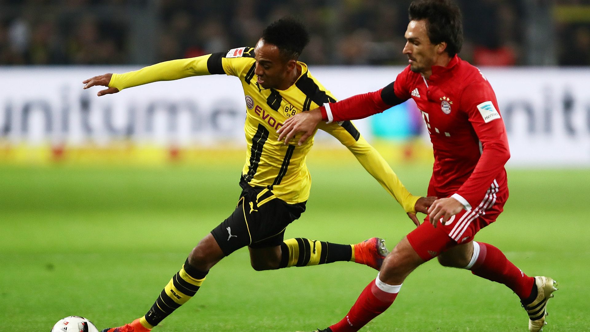 Pierre-Emerick Aubameyang Mats Hummels Borussia Dortmund FC Bayern 19112016