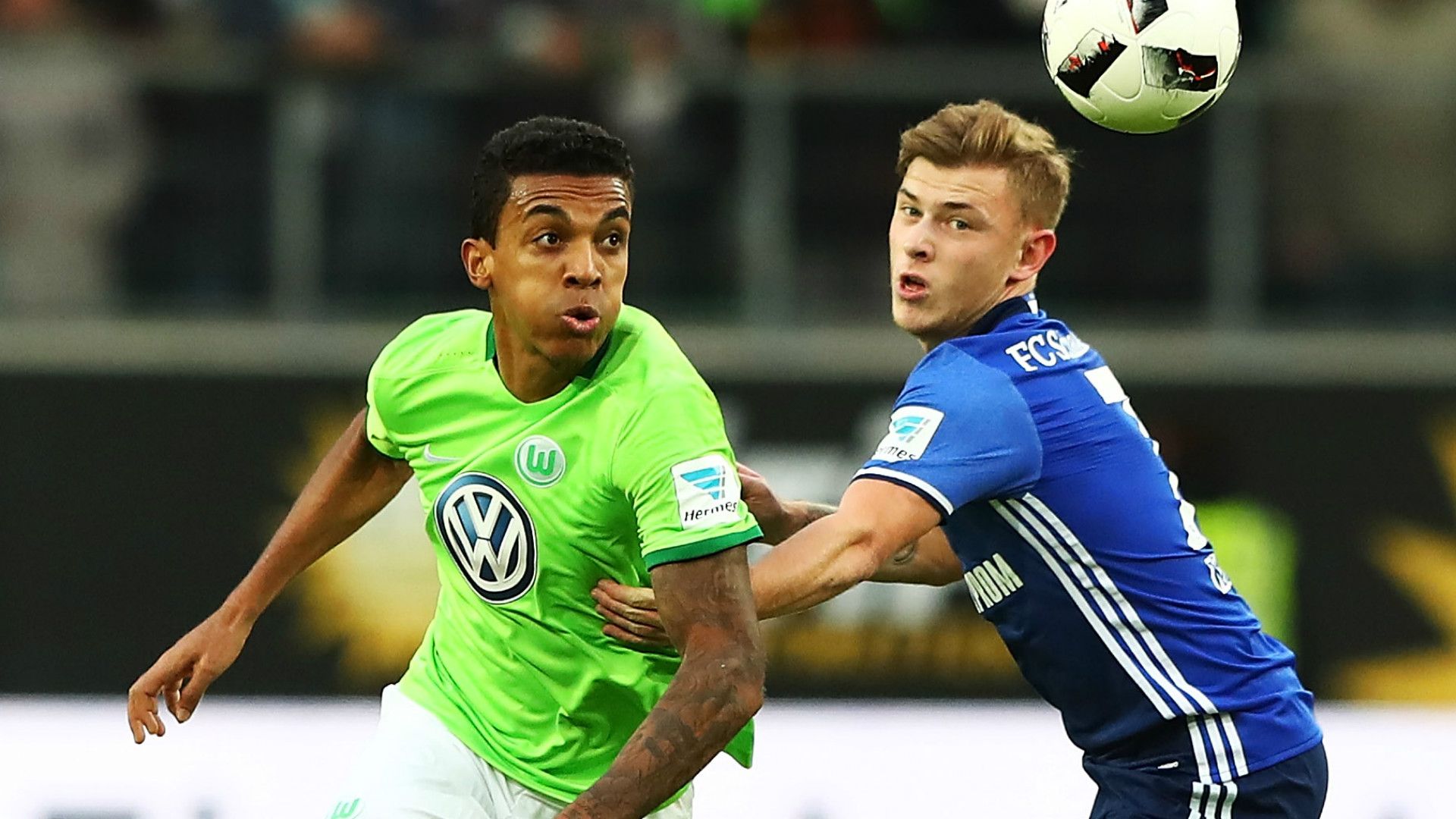 LUIZ GUSTAVO WOLFSBURG MAX MEYER SCHALKE GERMAN BUNDESLIGA 19112016