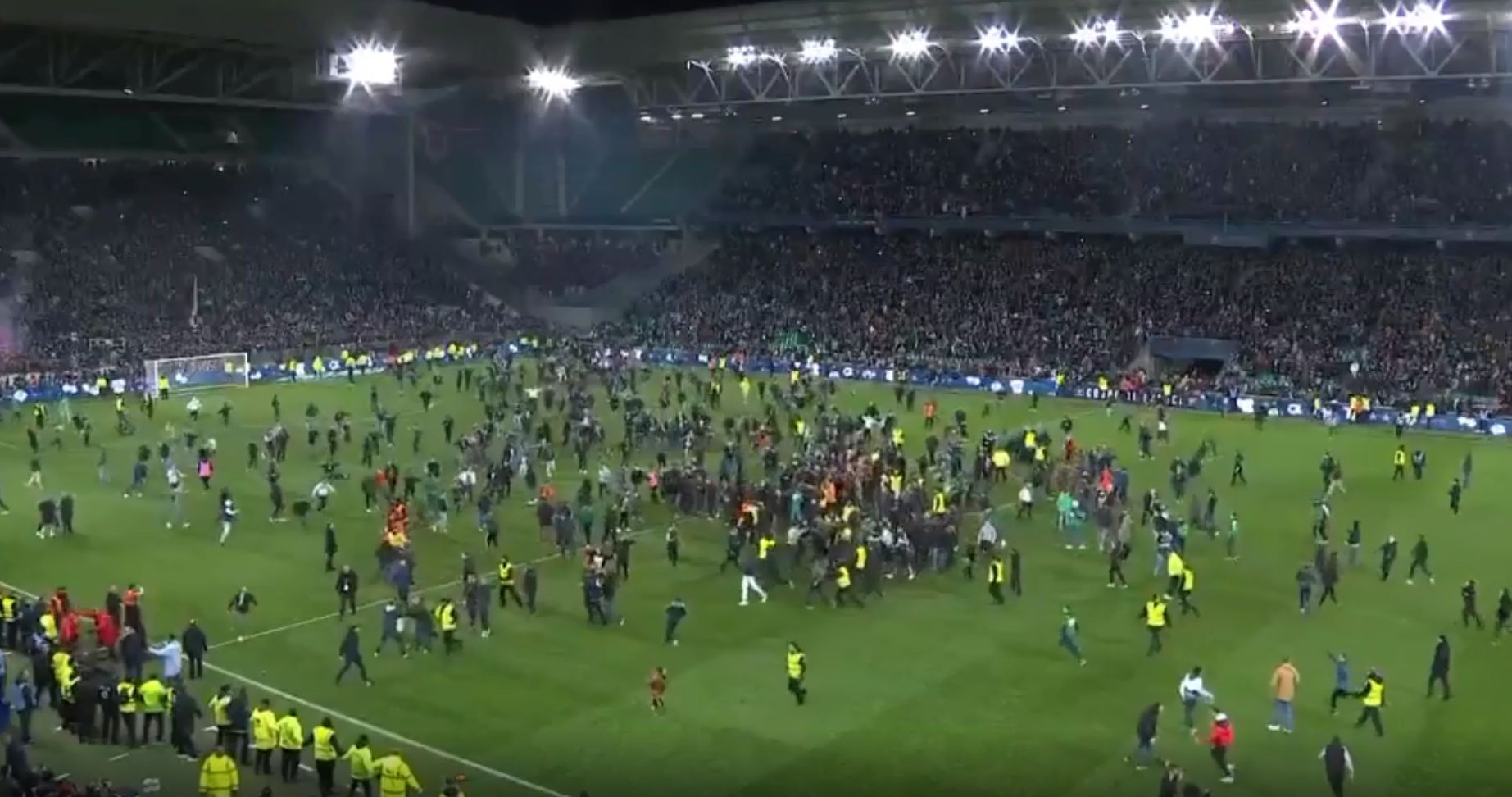 ST ETIENNE FANS PLATZSTURM POKAL FRANKREICH